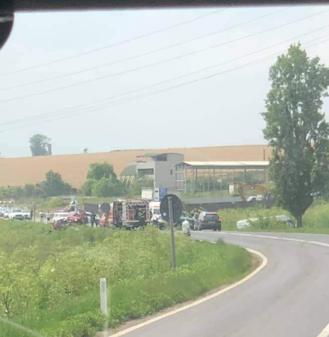 Accident rutier grav pe DN25 la Galaţi. Un microbuz cu călători a lovit frontal un autoturism 712689