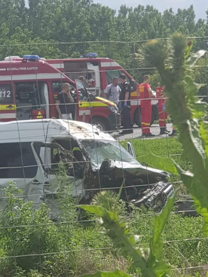 Accident rutier grav pe DN25 la Galaţi. Un microbuz cu călători a lovit frontal un autoturism 712690