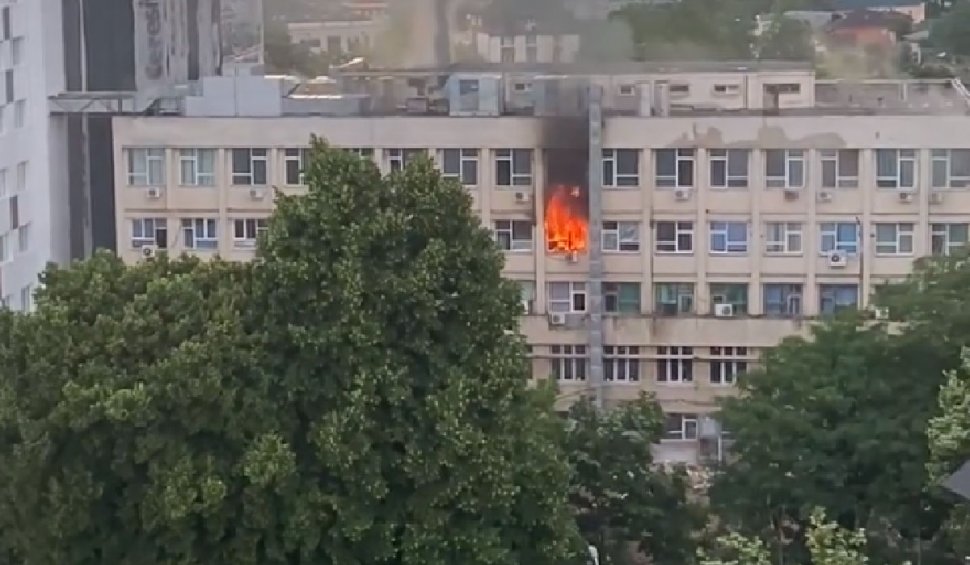 Incendiu la Spitalul Clinic de Urgență pentru Copii „Sfânta Maria” din Iași. S-a activat planul roşu de intervenţie