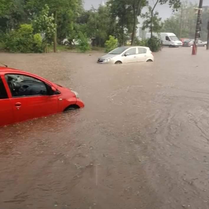 Prăpăd la Galați, după o ploaie teribilă. Mai multe zone ale orașului sunt inundate 713130