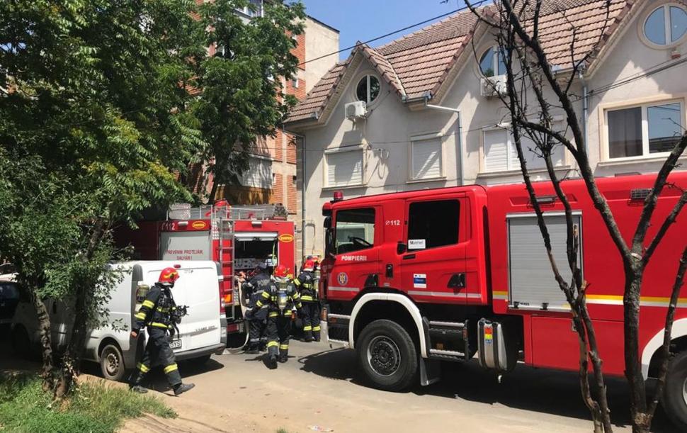 29 de persoane, evacuate din cauza unui incendiu ce a izbucnit la mansarda unui bloc din Timișoara 713063