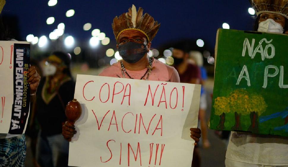 Polițiștii brazilieni au fost goniți cu săgeți la un protest al indigenilor 712997