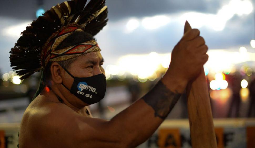 Polițiștii brazilieni au fost goniți cu săgeți la un protest al indigenilor 712998