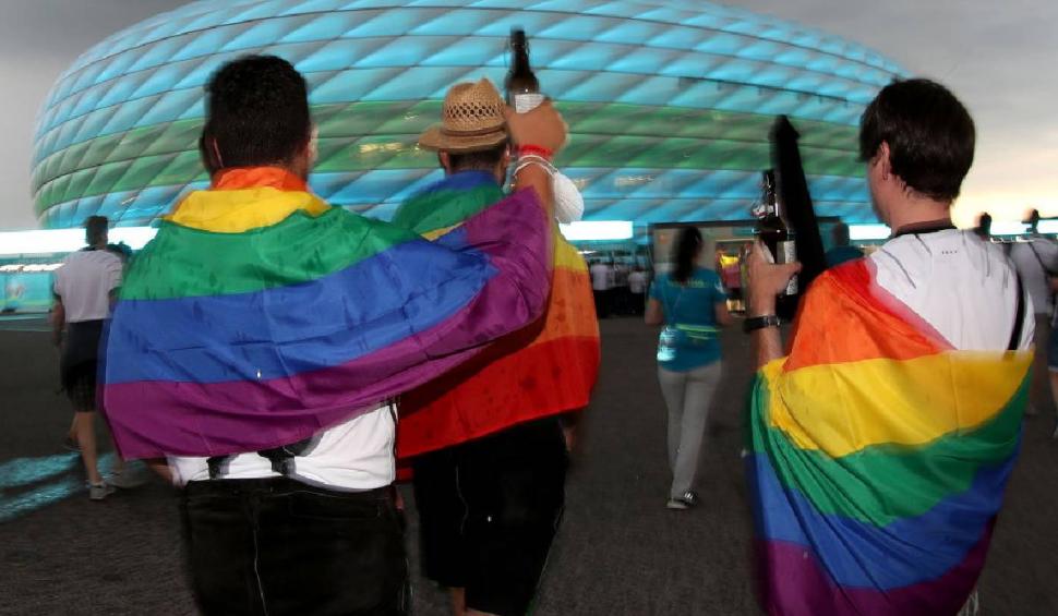 Un fan al Germaniei a intrat pe stadion cu steagul LGBTI. Suporterii au primit 20.000 de steaguri pentru a-i irita pe maghiari 713182
