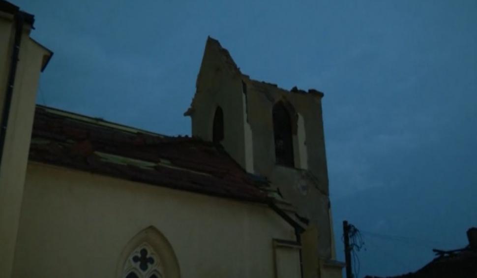 Dezastrul după tornada din Cehia, filmat de Antena 3. Cel puțin trei oameni au murit. Supraviețuitorii sunt căutați cu armata. Autostradă cu tiruri blocate pe zeci de kilometri 713377