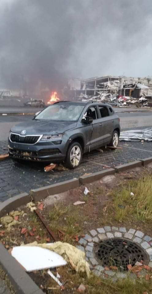 Dezastrul după tornada din Cehia, filmat de Antena 3. Cel puțin trei oameni au murit. Supraviețuitorii sunt căutați cu armata. Autostradă cu tiruri blocate pe zeci de kilometri 713387