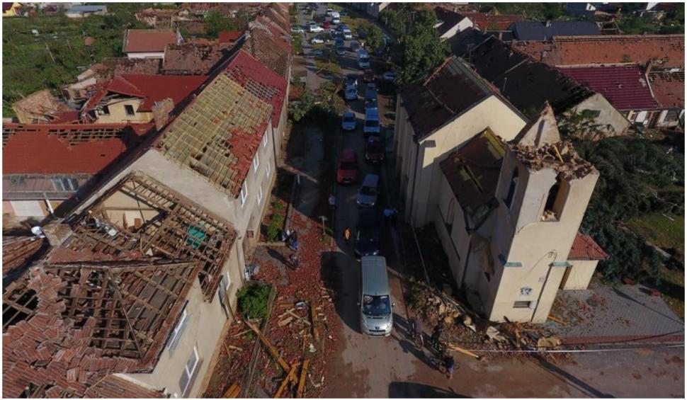 Efectele devastatoare ale tornadei din Cehia. Morții au fost scoși din morminte .”Este iadul pe pământ” 713527