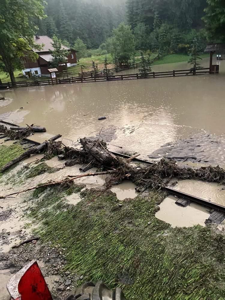 Calea ferată pe care circula Mocănița a fost distrusă de viitură 713607