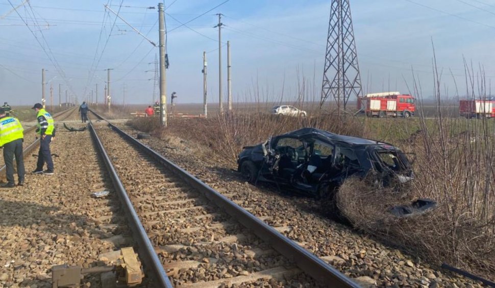 Mașină lovită de tren, în Ilfov. Șoferul a murit pe loc