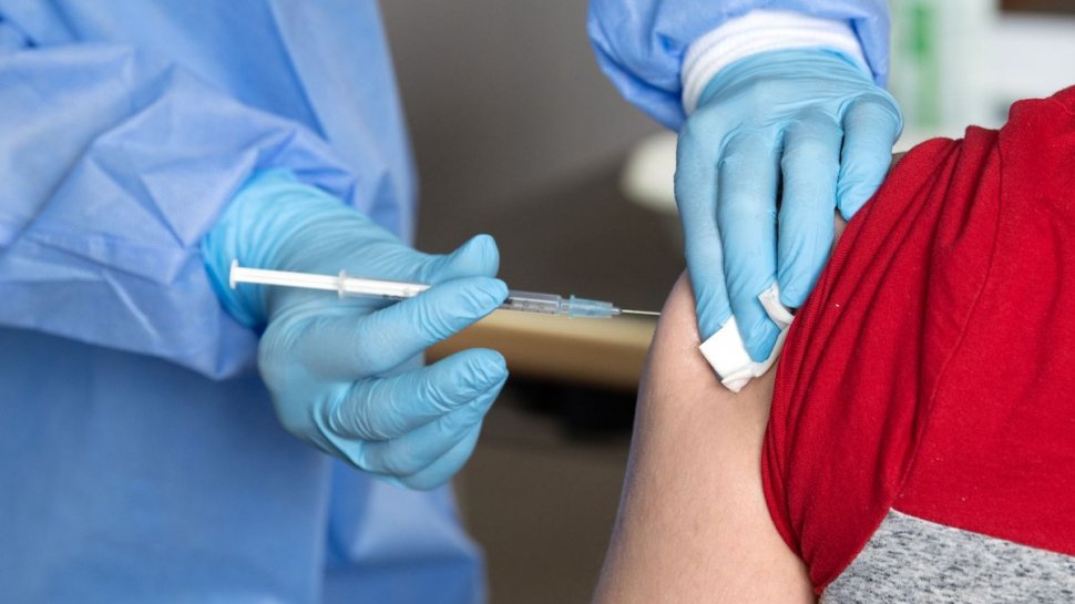 Vaccinații cu Johnson ar putea avea nevoie de un rapel cu Pfizer sau Moderna pentru a face față variantei Delta 