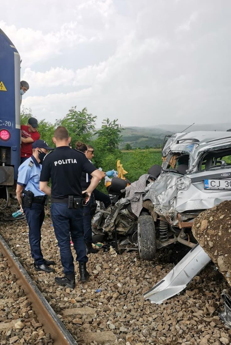 Accident feroviar mortal în Cluj. Un bărbat de 40 de ani a murit pe loc, după ce a intrat cu mașina într-un tren 714431
