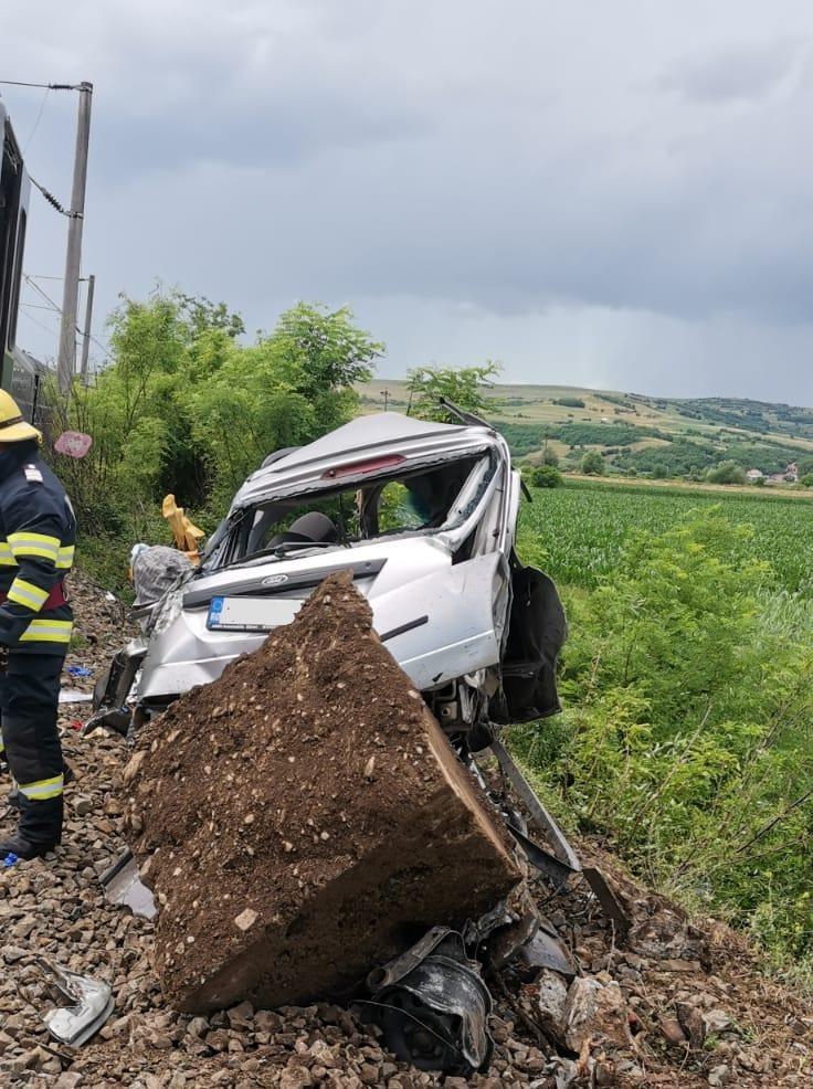 Accident feroviar mortal în Cluj. Un bărbat de 40 de ani a murit pe loc, după ce a intrat cu mașina într-un tren 714432