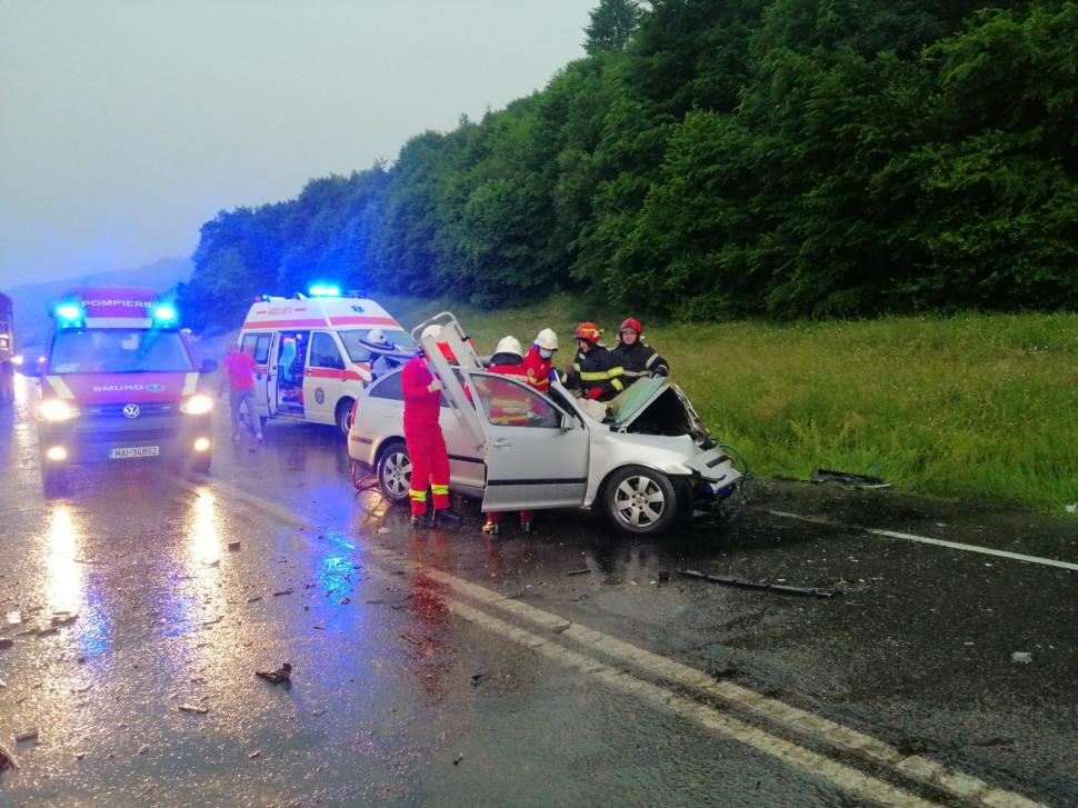 Accident cu cinci victime, din care două încarcerate, după ce mai multe maşini s-au ciocnit la Suceava 714298