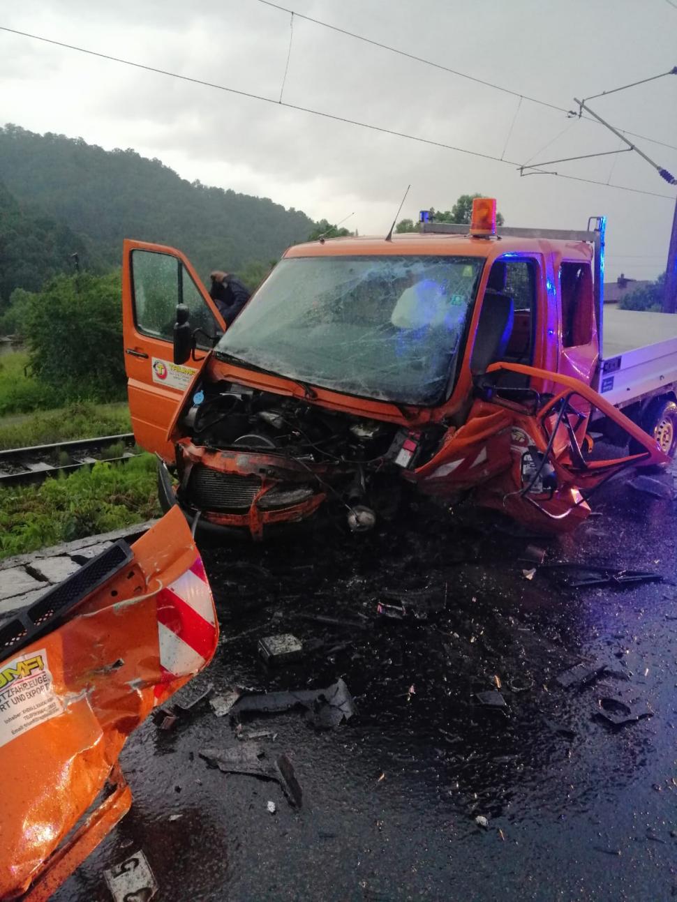 Accident cu cinci victime, din care două încarcerate, după ce mai multe maşini s-au ciocnit la Suceava 714300