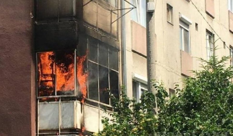 Bloc din Buzău evacuat după ce un apartament a luat foc. Două persoane au avut nevoie de îngrijiri medicale