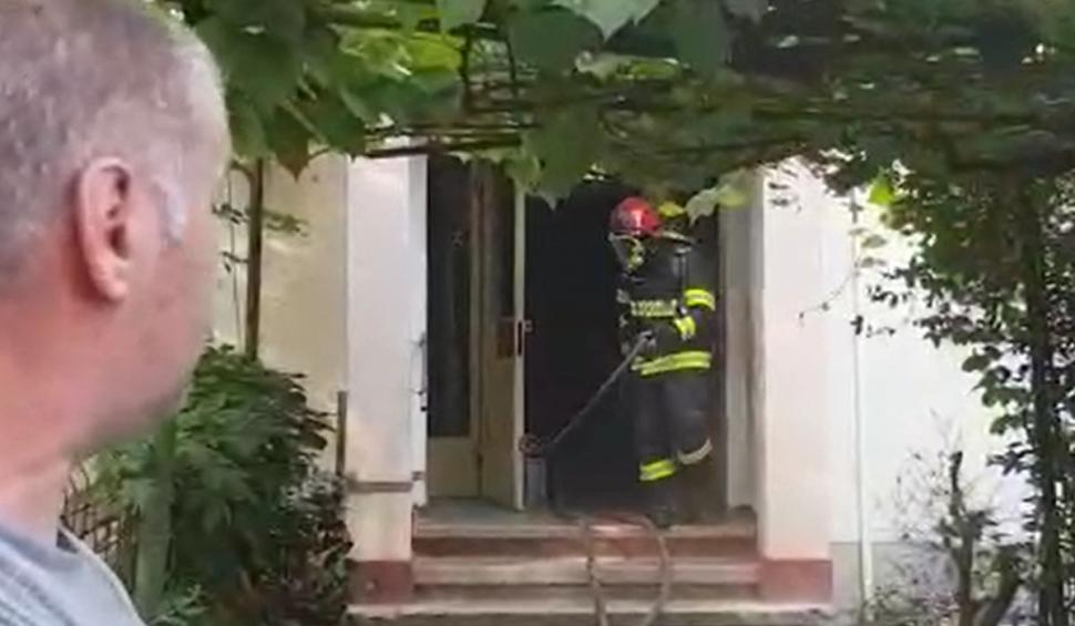 Bloc din Buzău evacuat după ce un apartament a luat foc. Două persoane au avut nevoie de îngrijiri medicale 714456