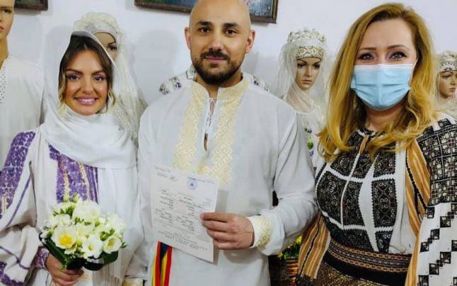 Primele imagini de la căsătoria civilă a Alexandrei Stan. Primăriţa Elena Lasconi a făcut public totul: "Mr. Saxobeat este din Câmpulung!" 714340