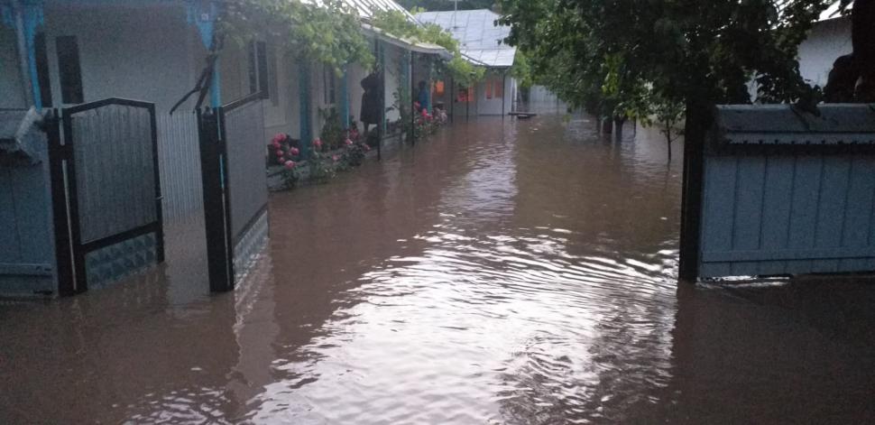 Furtunile au lovit puternic județul Neamț și în această noapte: Oameni evacuaţi, drumuri blocate, case fără curent electric 714309