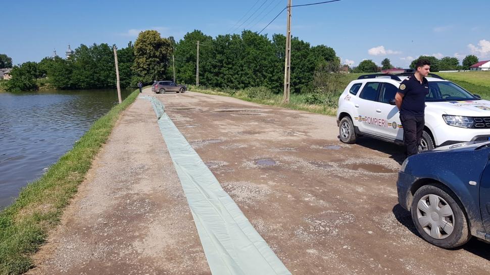 Un dig s-a rupt într-o localitate din Neamț. Autorităţile au emis mesaj Ro-Alert 714437