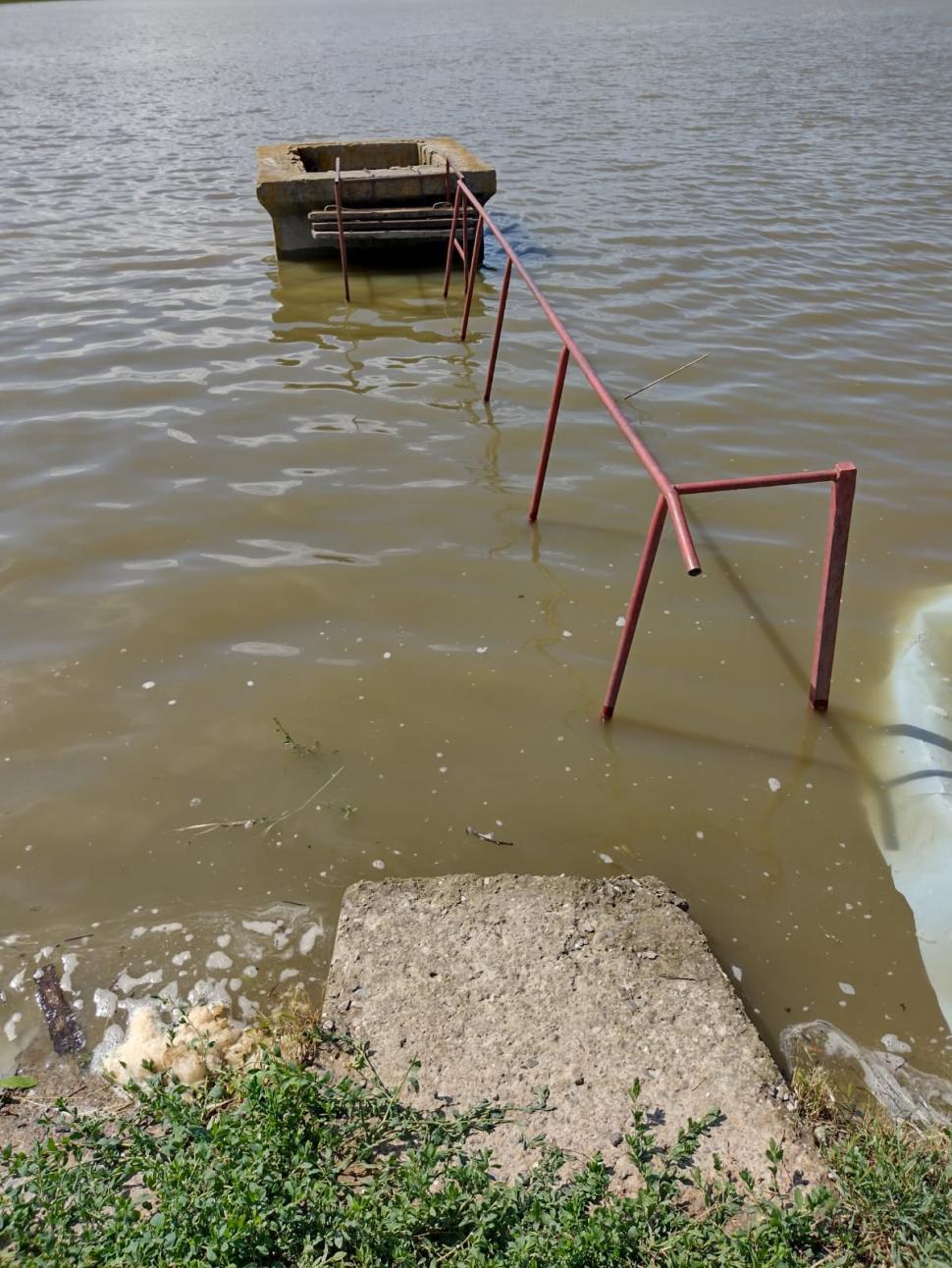 Un dig s-a rupt într-o localitate din Neamț. Autorităţile au emis mesaj Ro-Alert 714455