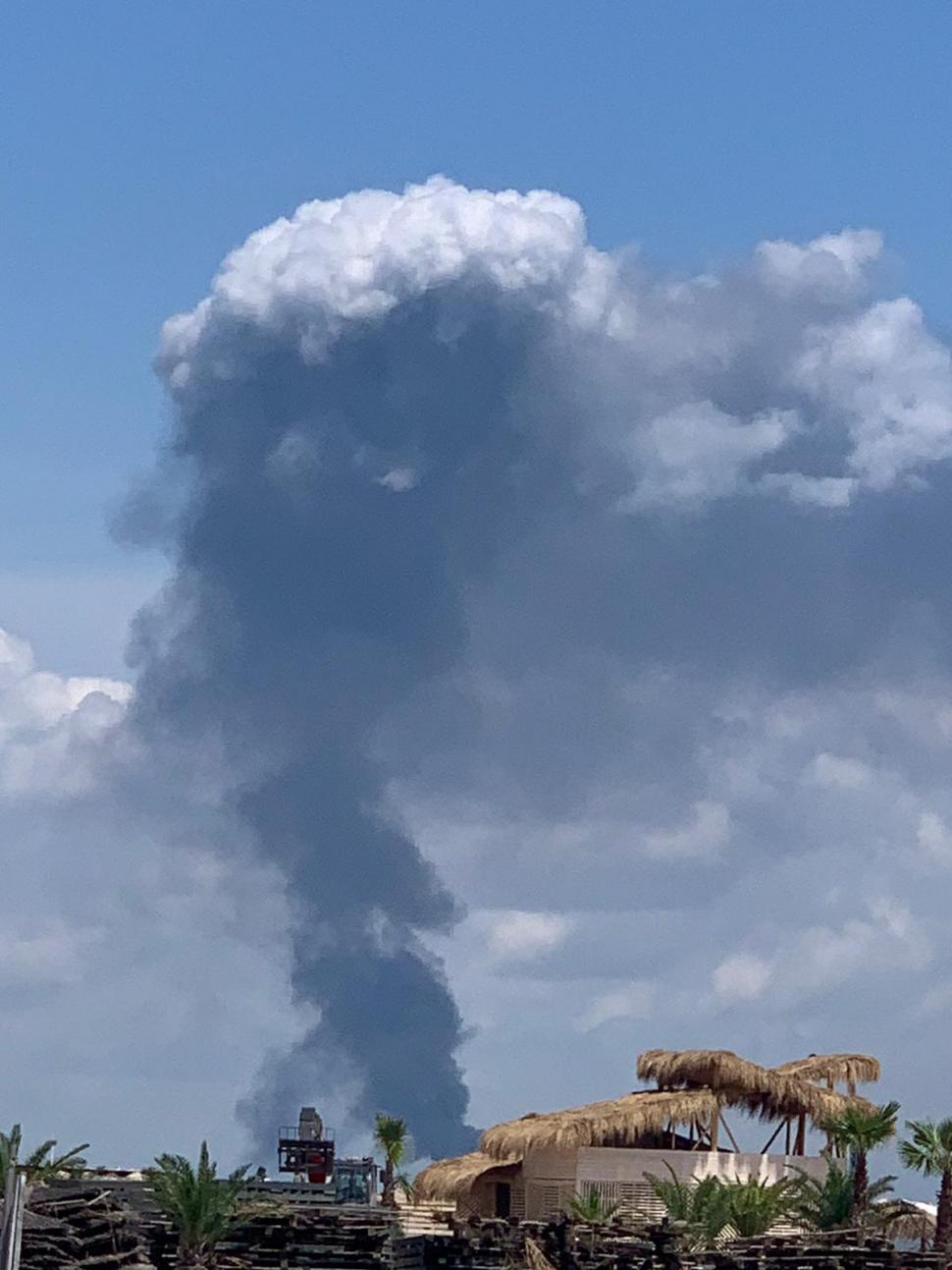 Explozie puternică, urmată de incendiu, la Rafinăria Petromidia Năvodari: Un mort și cinci răniți 714565