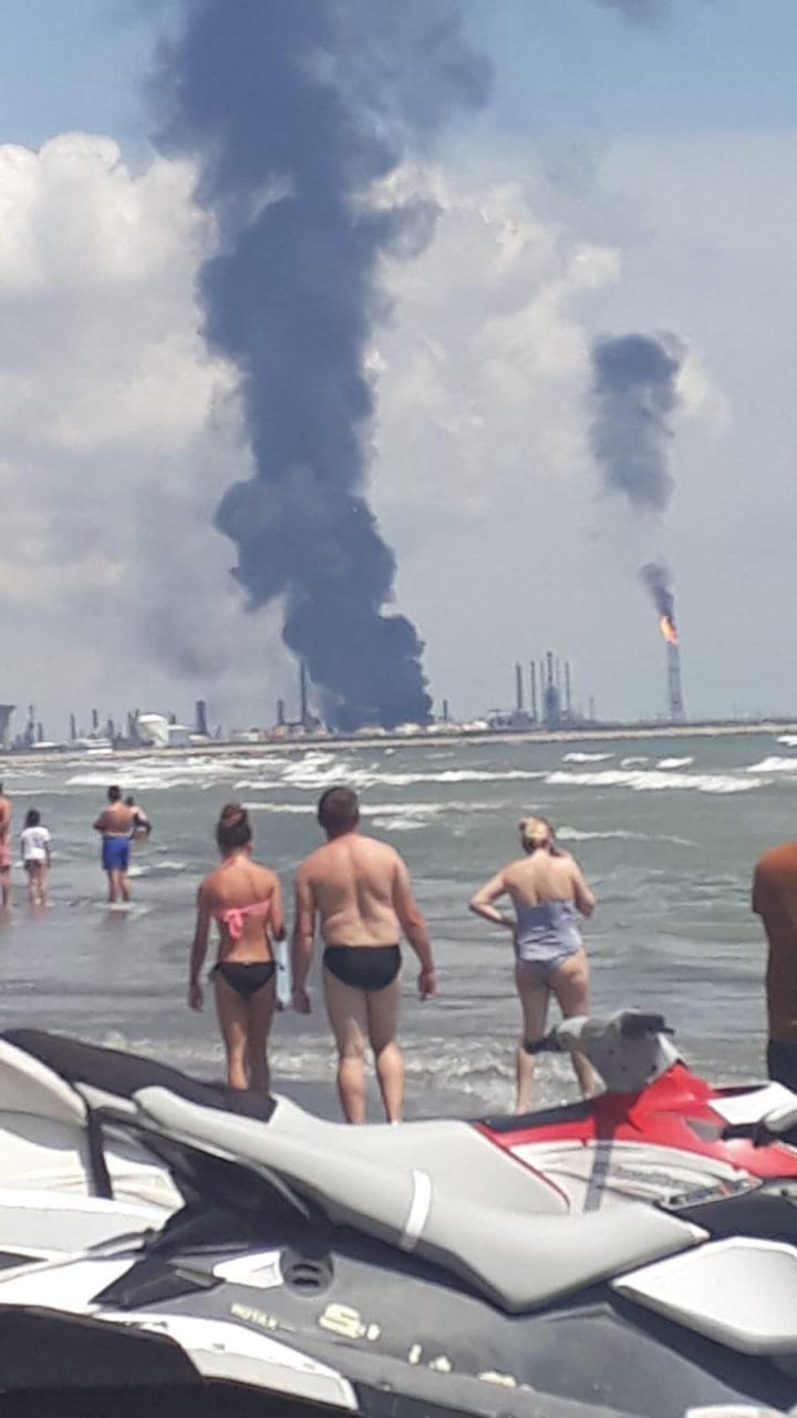 Explozie puternică, urmată de incendiu, la Rafinăria Petromidia Năvodari: Un mort și cinci răniți 714577