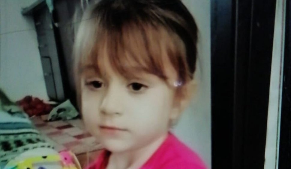 O fetiţă de 5 ani din Buzău a dispărut de joi. Raisa nu răspunde când e strigată pe nume. "Ați văzut-o?"