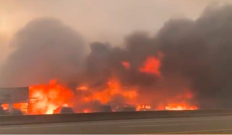 Peisaj infernal din vestul Canadei, afectat de incendii și temperaturi de 50 de grade: Cerul este roșu 714520