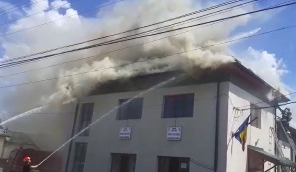 Incendiu puternic la un centru de vaccinare din Dolj. Dozele au fost evacuate la timp