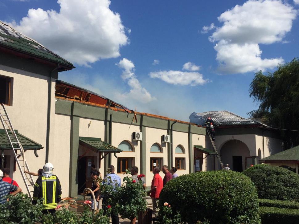 Incendiu puternic la un centru de vaccinare din Dolj. Dozele au fost evacuate la timp 714611