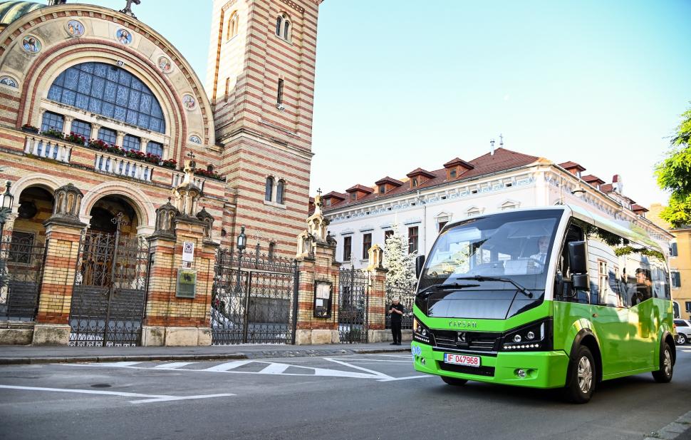 Cum arată minibuzele electrice ce vor străbate centrul istoric al Sibiului 714547