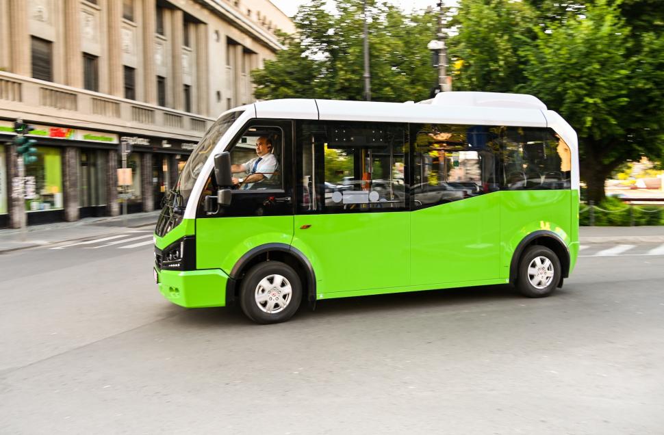 Cum arată minibuzele electrice ce vor străbate centrul istoric al Sibiului 714549