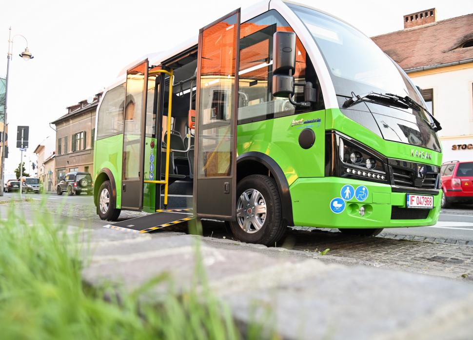 Cum arată minibuzele electrice ce vor străbate centrul istoric al Sibiului 714550