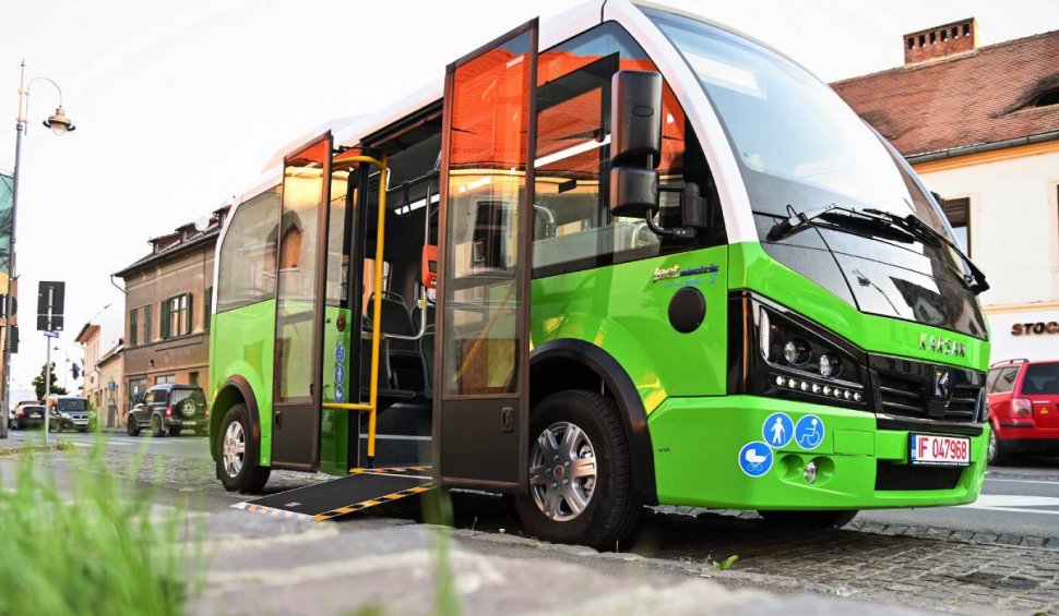 Cum arată minibuzele electrice ce vor străbate centrul istoric al Sibiului