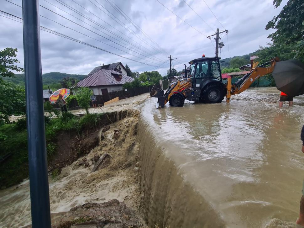 Furia apelor a făcut prăpăd în zonele vizate de codul roșu din Prahova 714632