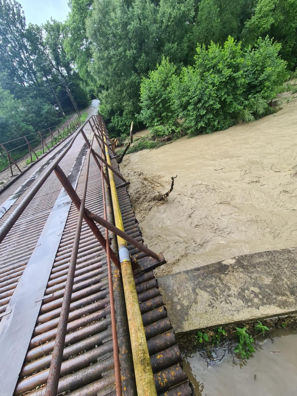 Furia apelor a făcut prăpăd în zonele vizate de codul roșu din Prahova 714633