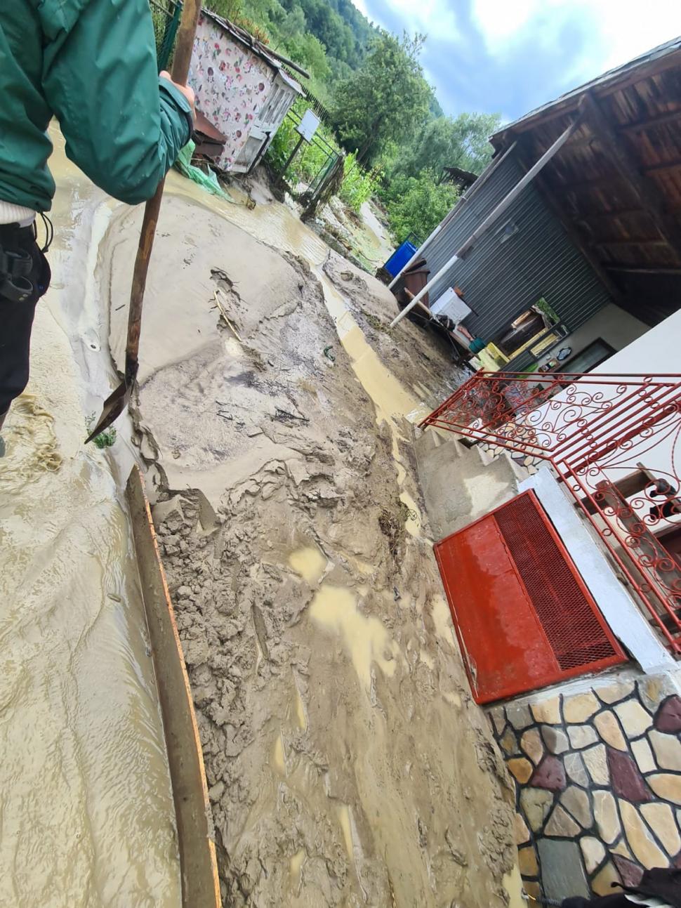 Furia apelor a făcut prăpăd în zonele vizate de codul roșu din Prahova 714634