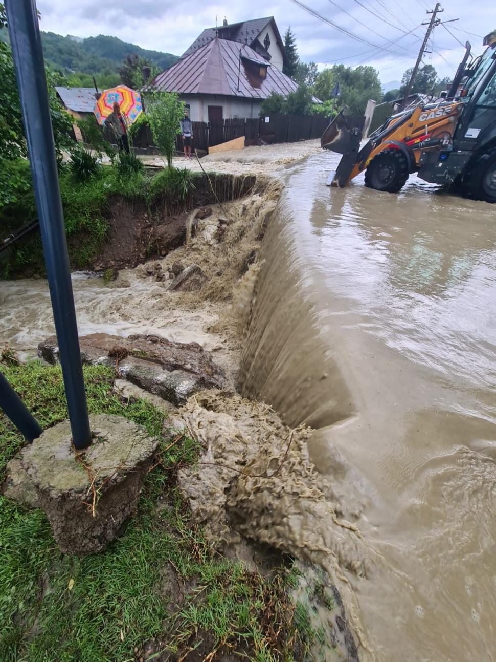 Furia apelor a făcut prăpăd în zonele vizate de codul roșu din Prahova 714635