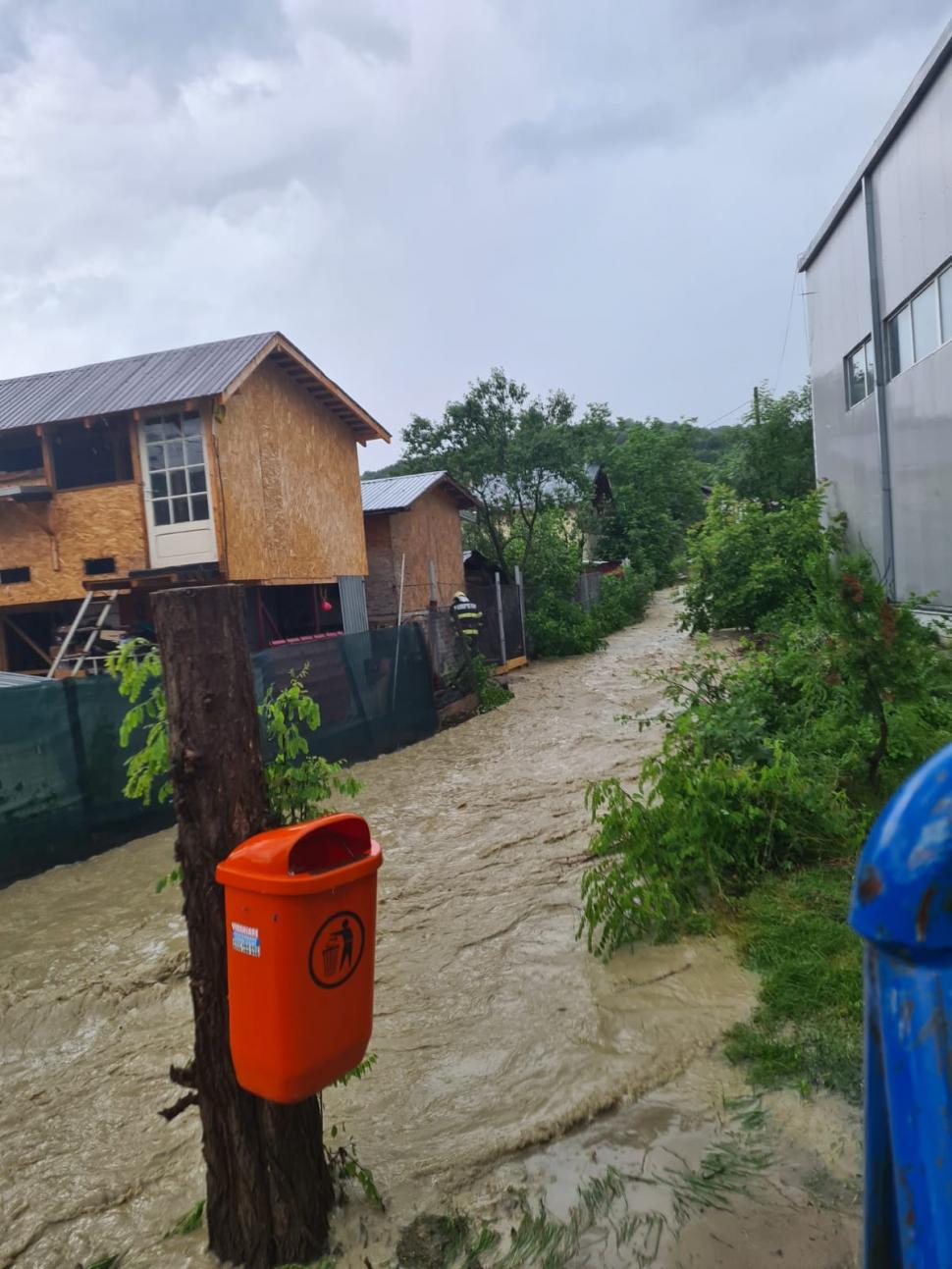 Furia apelor a făcut prăpăd în zonele vizate de codul roșu din Prahova 714636