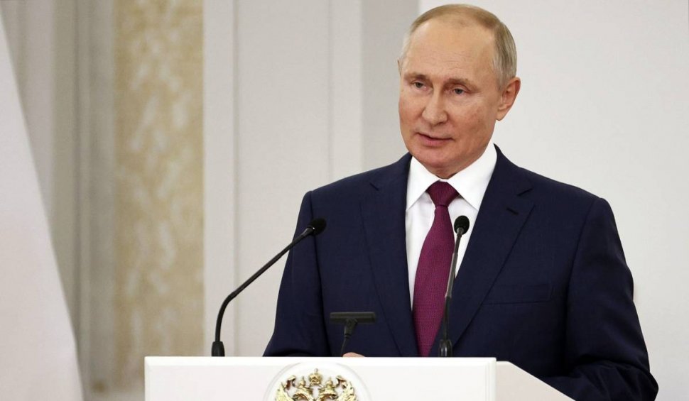 Rusia va începe revaccinarea prin administrarea celei de-a treia doze