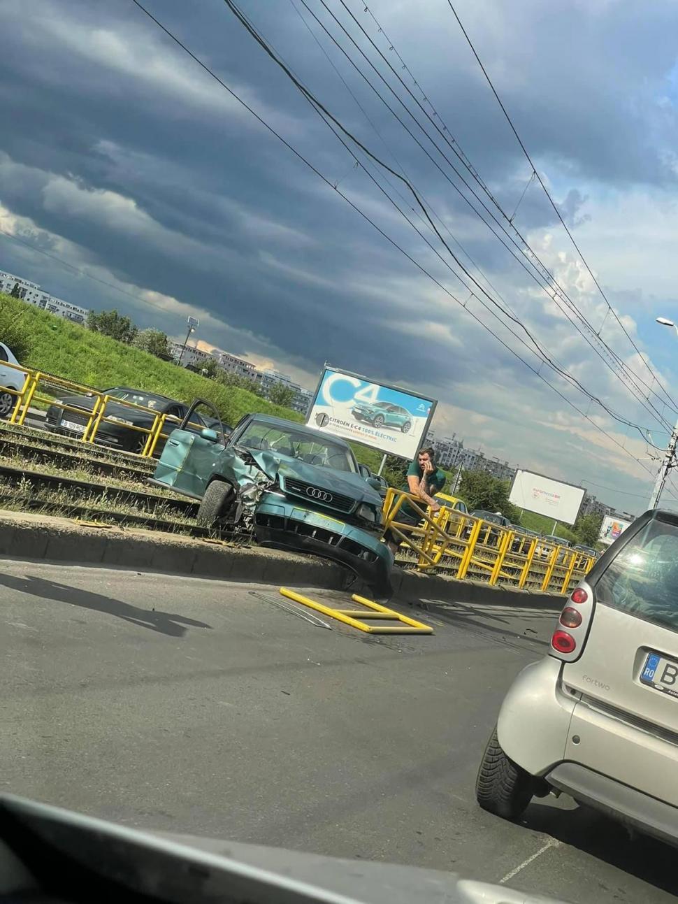 Accident la podul Ciurel din Capitală. Linia tramvaiului 41 este blocată 714756