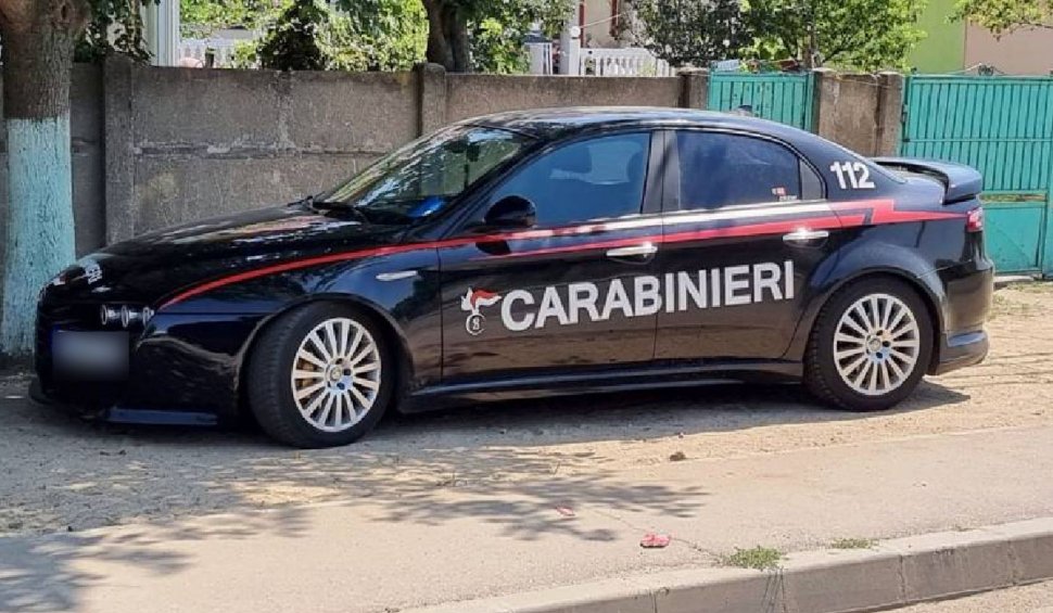 Un bărbat din Slatina s-a ales cu dosar penal, după ce a fost prins la volanul unei mașini cu inscripția „Carabinieri” şi "112"