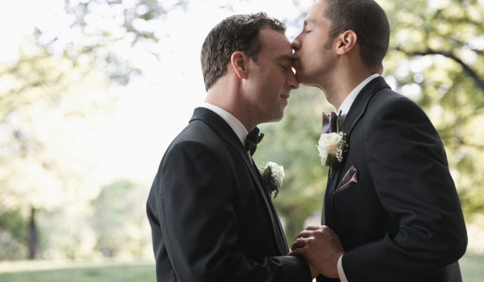 Un cuplu de gay câştigă procesul intentat proprietarului unei florării care a refuzat să le facă buchetele de nuntă