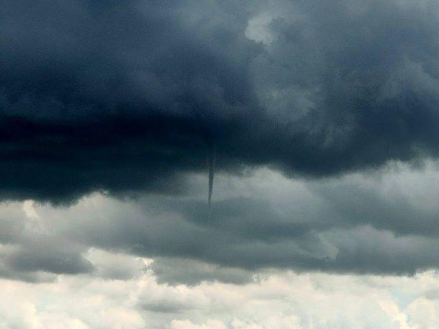 Mini-tornada din Prahova, vizibilă în mai multe localităţi 714741