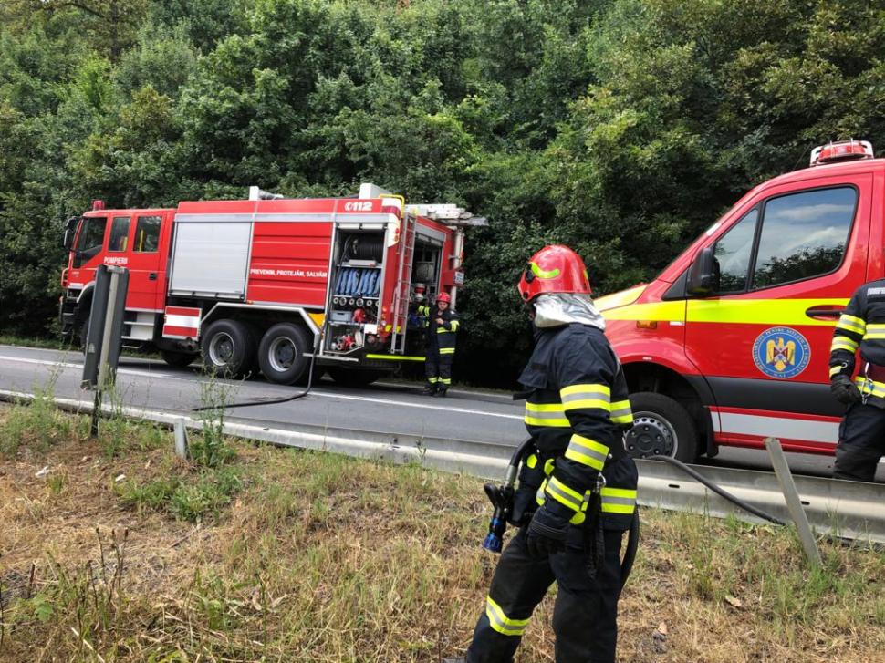 Un şofer de TIR a murit după ce camionul pe care îl conducea s-a răsturnat pe DN7 din Arad 714746
