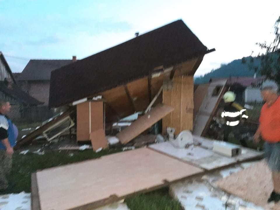 O butelie a explodat într-o locuință din Harghita. Victimele, mama şi copil, au ajuns la spital cu arsuri 714848