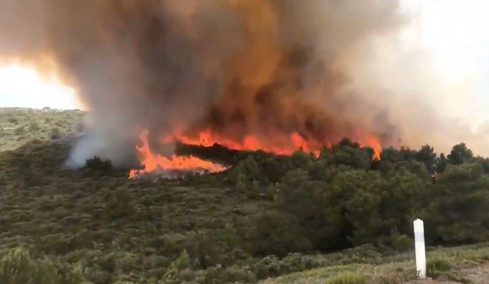 Incendiu puternic de vegetaţie în Franţa, unde au ars deja peste 100 de hectare