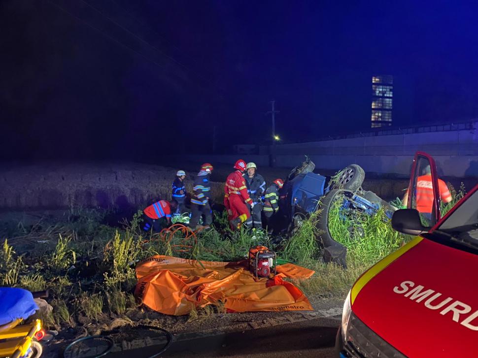 Cinci persoane au murit şi patru sunt în comă, după ce o autoutilitară a intrat într-un camion, la Teleorman 714854