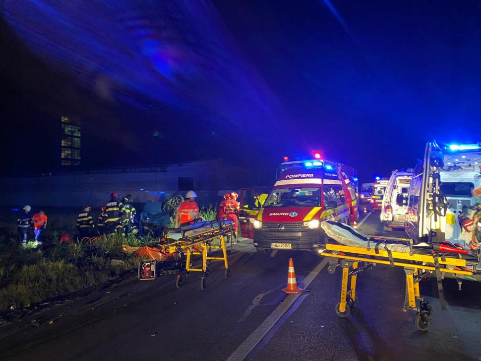 Cinci persoane au murit şi patru sunt în comă, după ce o autoutilitară a intrat într-un camion, la Teleorman 714856