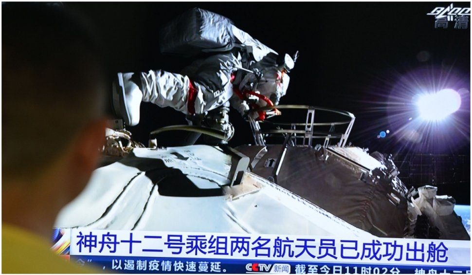 Prima ieşire în spaţiu a doi astronauţi de pe staţia spaţială chineză Tiangong